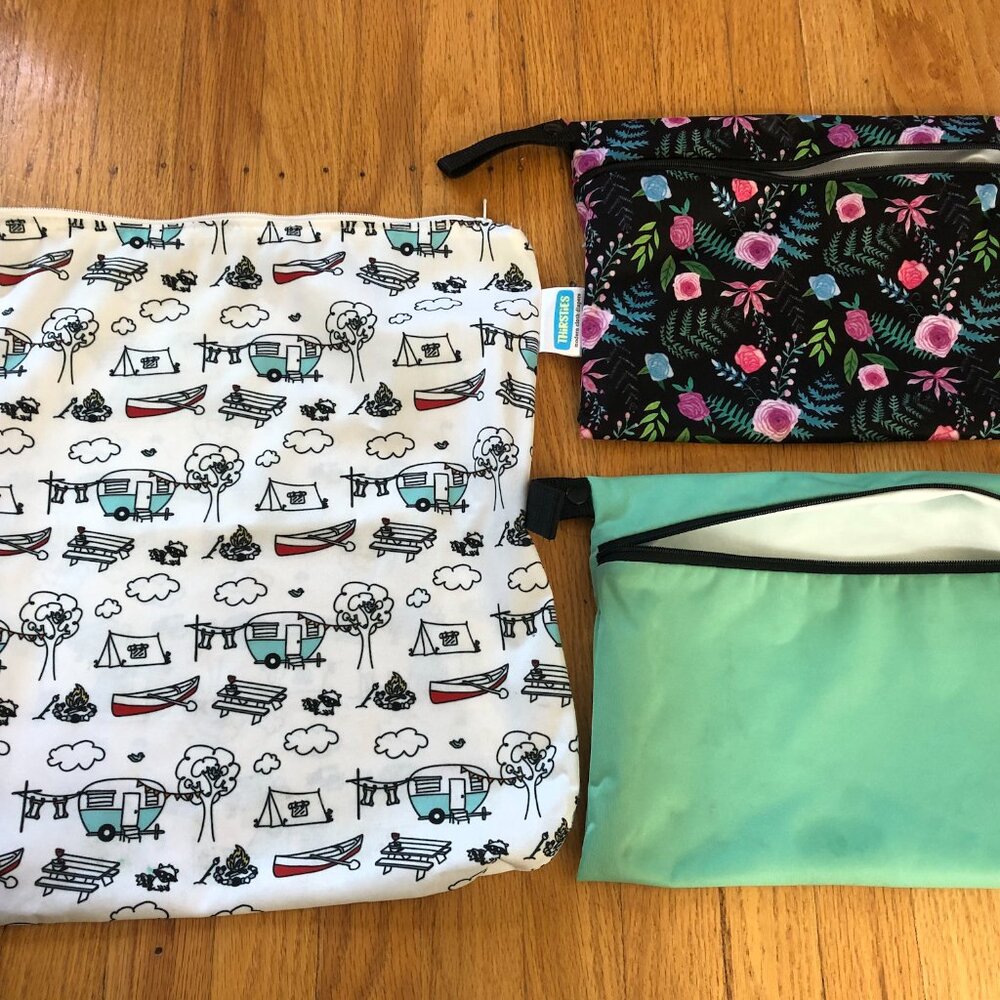 3 Thirsties Wet Bags.- 1 Medium and 2 Mini